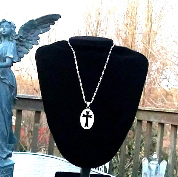VTG Sterling Silver Oval Disc Cross Cut-Out Pendant Necklace - Picture 5 of 8